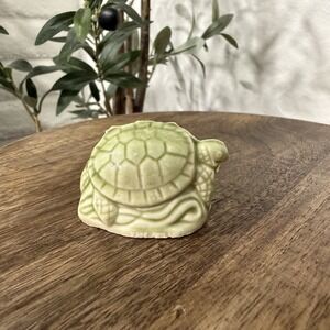 VTG Wade England Whimsies Green Ceramic Sea Turtle Red Rose Tea Figurine Glazed